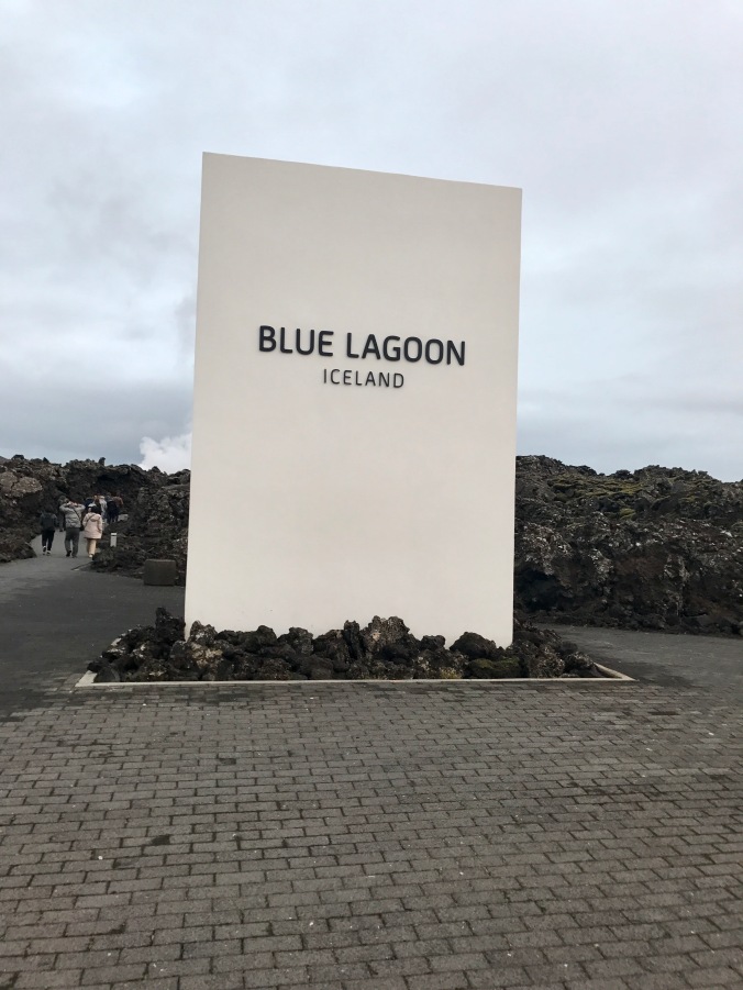 blue lagoon iceland welcom sign