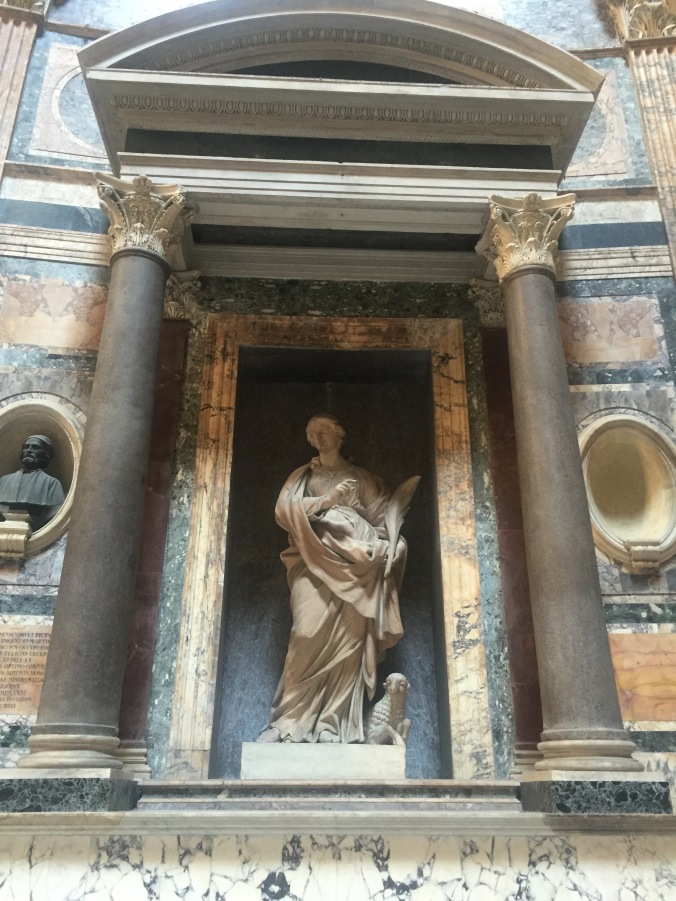 interior rome pantheon sculpture